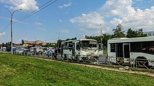 На месте ДТП с двумя рейсовыми пассажирскими автобусами и легковым автомобилем в Липецке