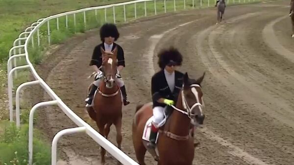 Первая порода чеченских лошадей, выведенная в Чечне, приняла участие в скачках Большой Грозненский Приз. Дерби
