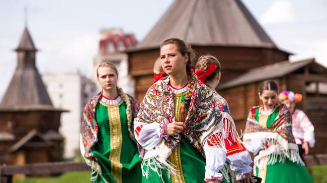 Участники фестиваля славянского искусства Русское поле