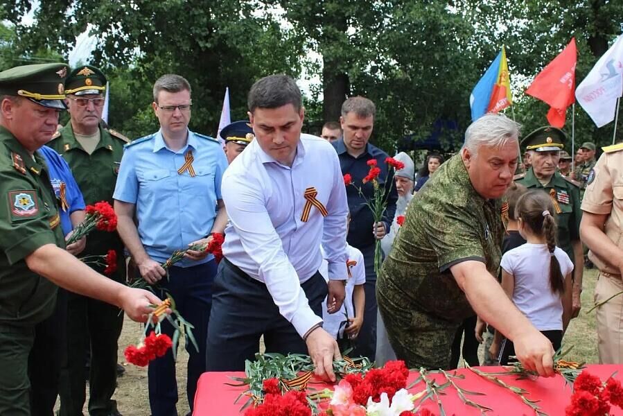 Останки 62 советских воинов, которые погибли во время Великой Отечественной войны, захоронили в Крымском районе Краснодарского края - РИА Новости, 1920, 26.07.2022