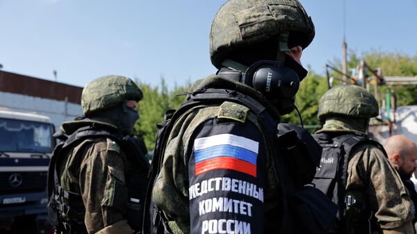 СК осмотрел место обстрела центра Донецка, где погиб мирный житель