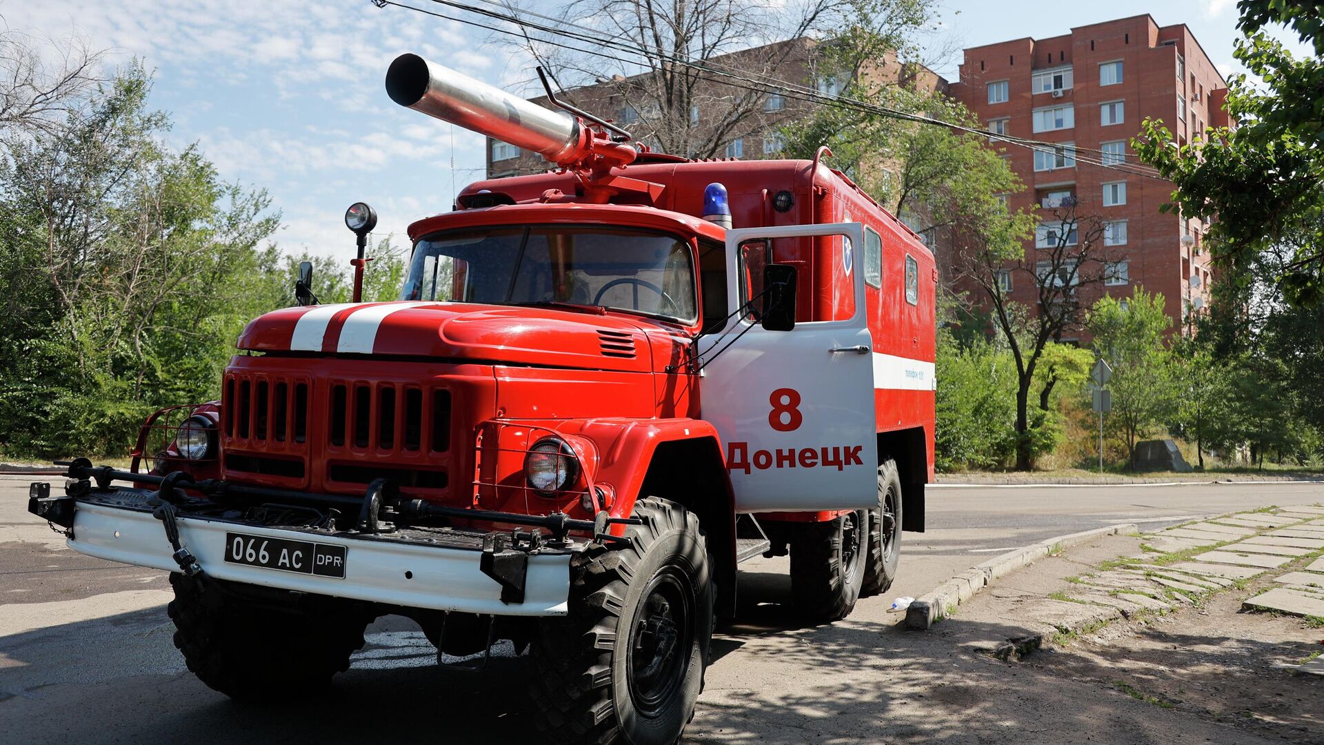 Автомобиль противопожарной службы в Донецке - РИА Новости, 1920, 28.07.2022