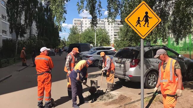 В подмосковных дворах устанавливают спецэлементы безопасности движения