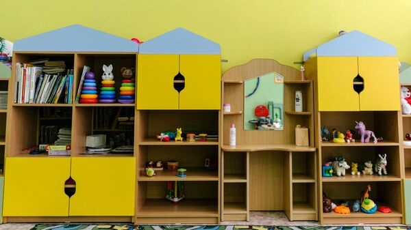 Шкаф с игрушками в детском саду