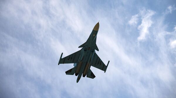 Истребитель-бомбардировщик Су-34 ВКС РФ над аэродромом в зоне СВО. Архивное фото