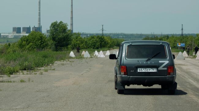 Автомобиль на въезде в Светлодарск