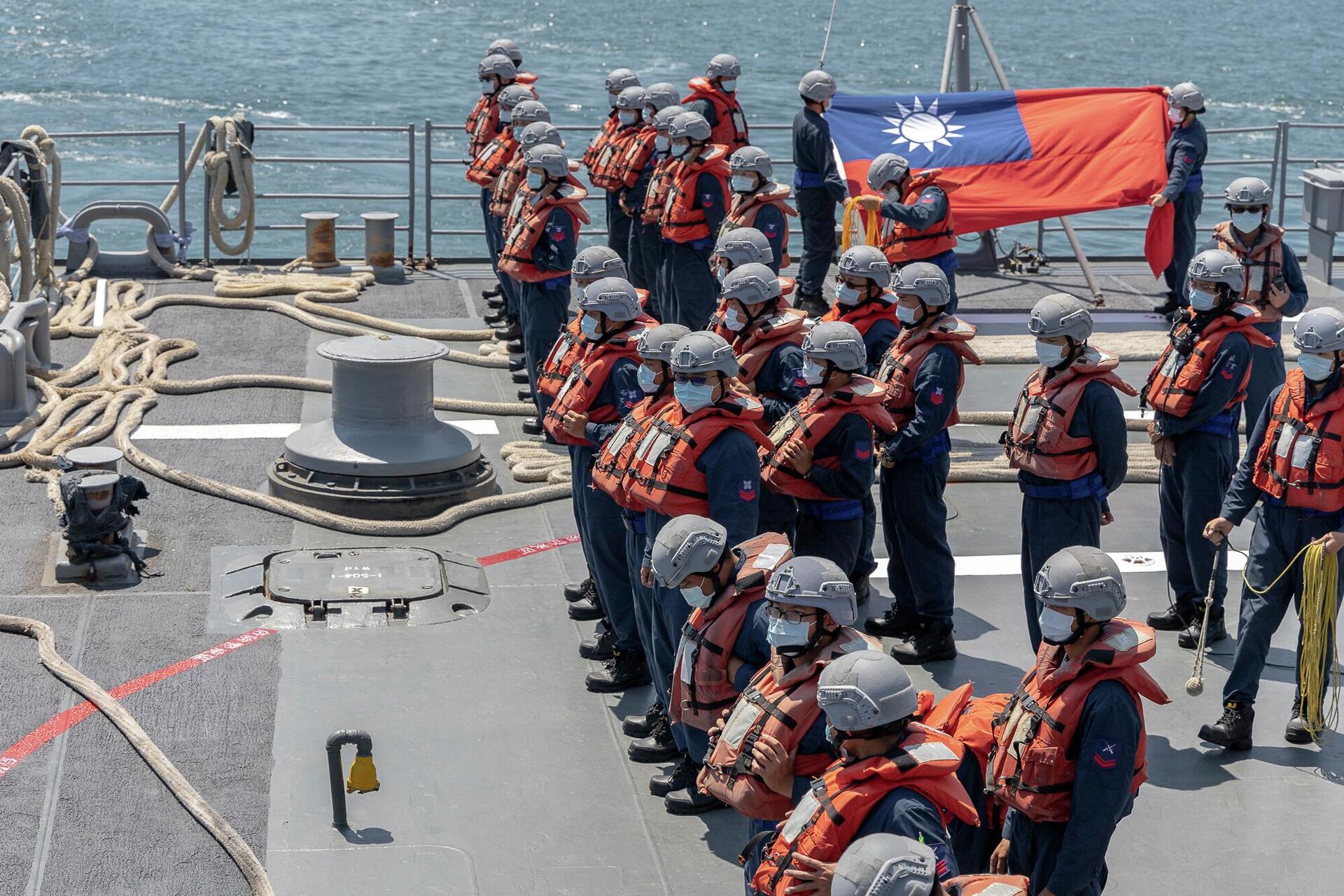 Личный состав ВМС Тайваня на военном корабле во время ежегодных учений Хань Куанг - РИА Новости, 1920, 01.08.2022