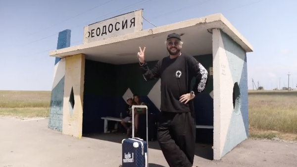 Филипп Киркоров на остановке в Крыму