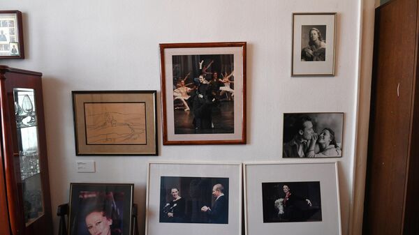 Фотографии в музее-квартире Майи Плисецкой на Тверской улице в Москве