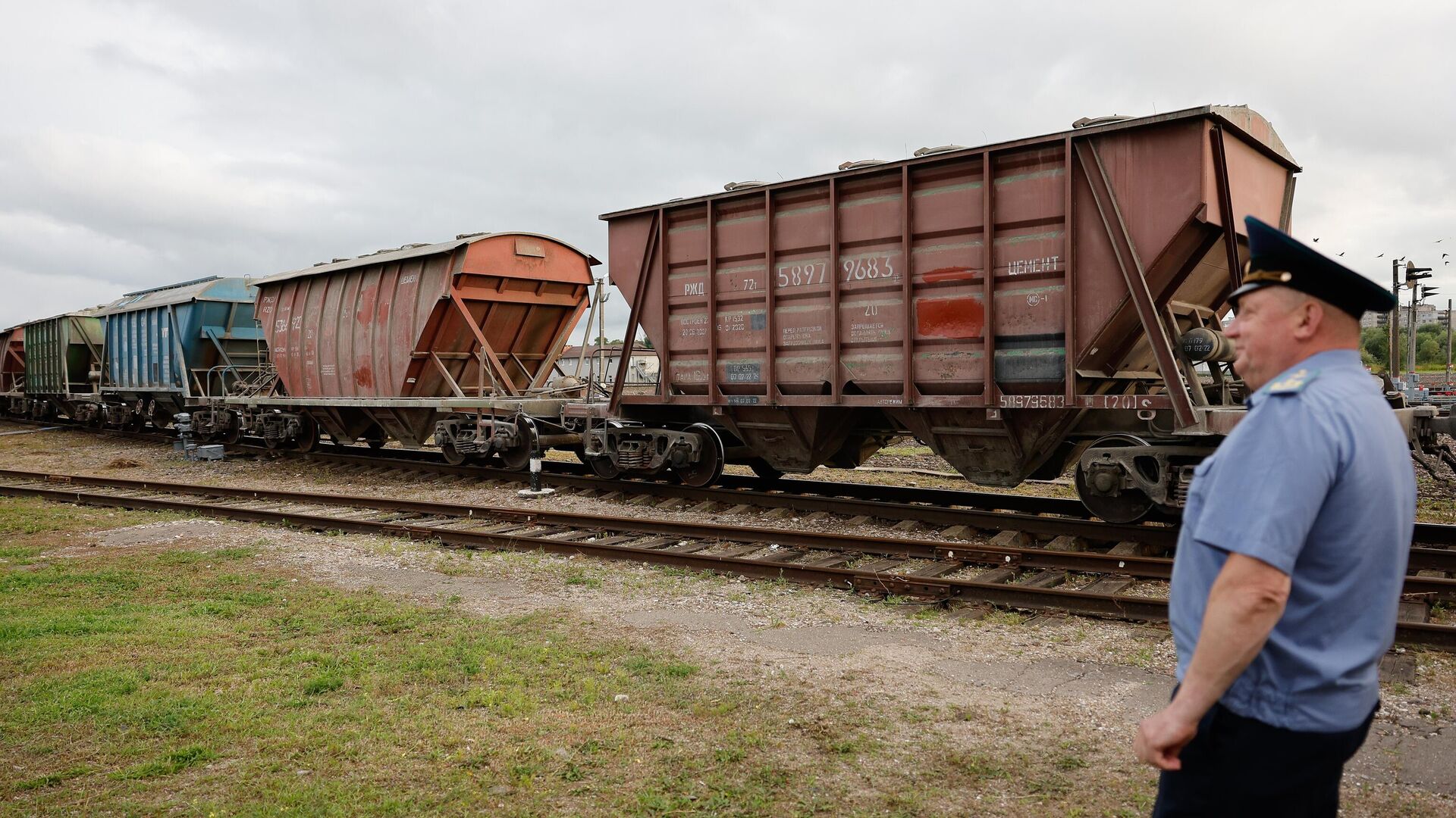 Первый грузовой поезд с цементом, прибывает в Калининград транзитом через Литву после снятия ограничений Евросоюза - РИА Новости, 1920, 09.08.2022