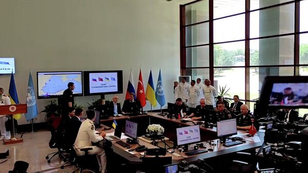 Российская и украинская делегации в координационном центре по зерну в Стамбуле