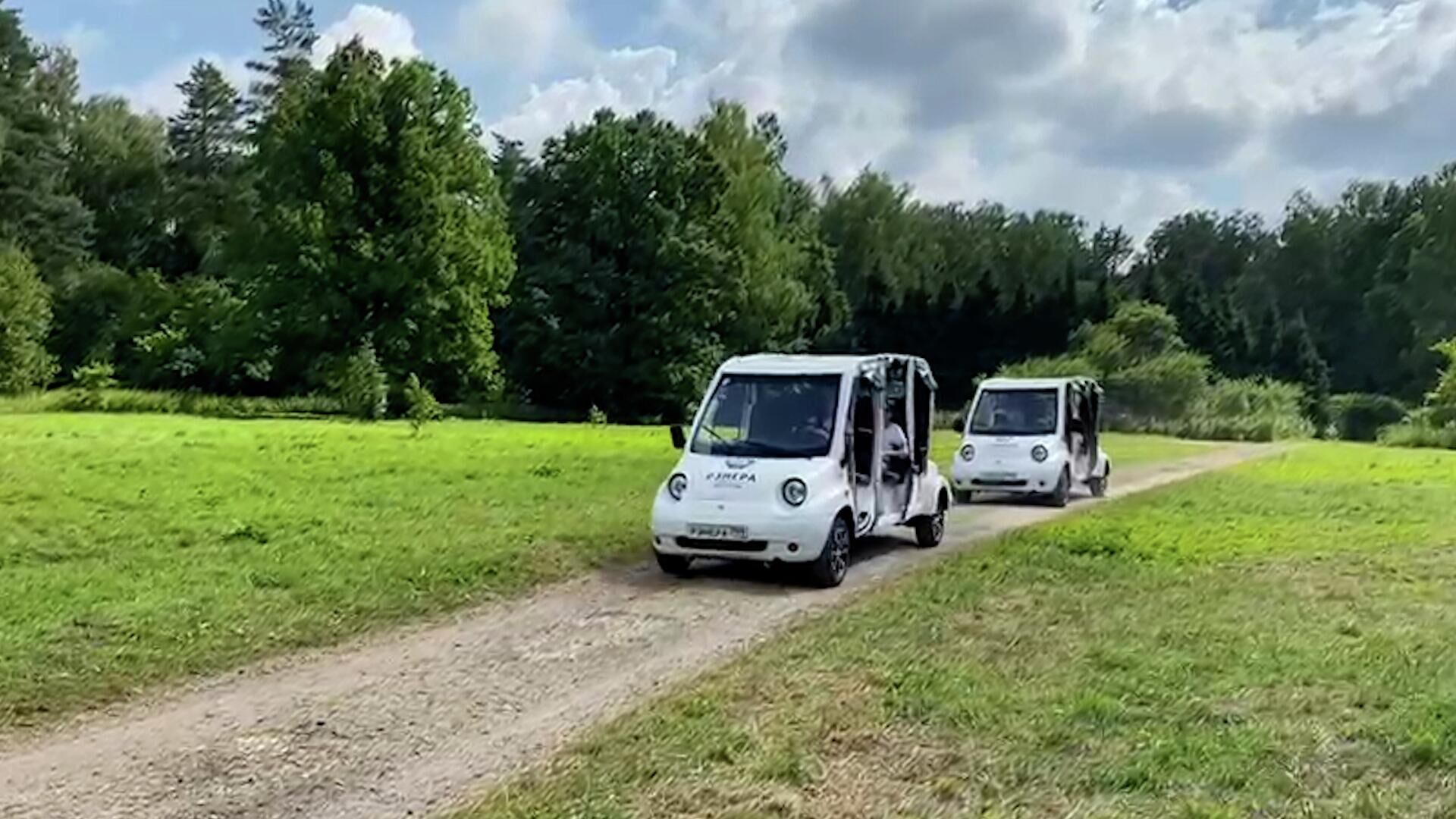 Демонстративный заезд первых электрокаров на отечественных батареях - РИА Новости, 1920, 27.07.2022