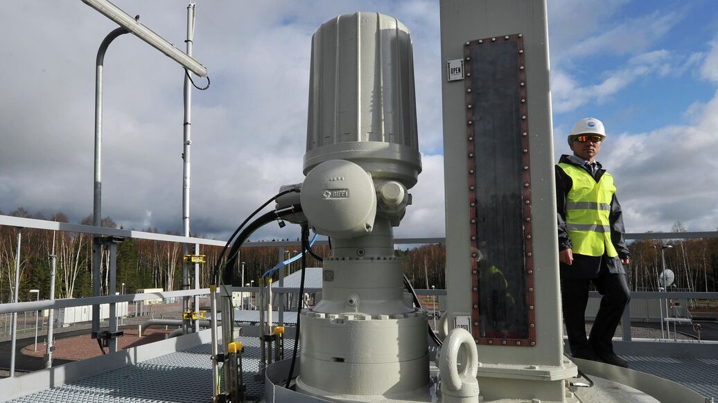 © РИА Новости / Алексей КуденкоПерейти в медиабанк<br>Диагностическая очистная установка на территории компрессорной станции 