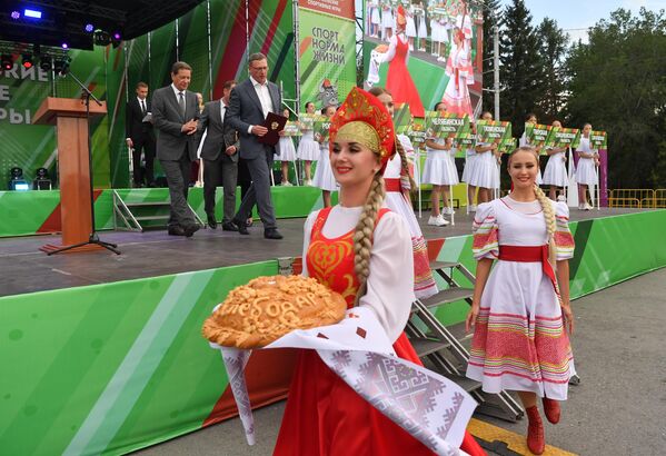 Участники церемонии открытия XIII Всероссийских летних сельских спортивных игр в Омске