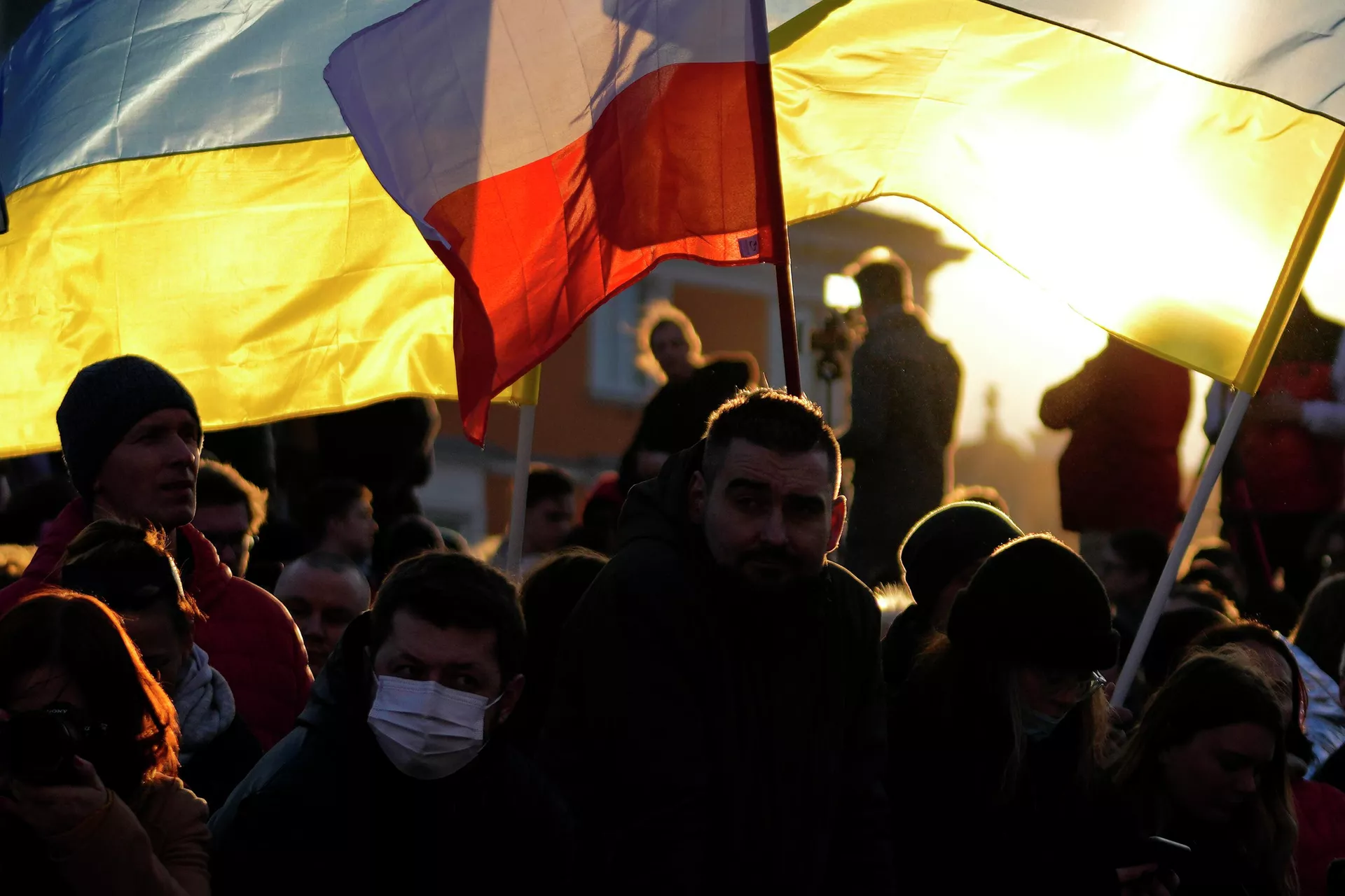 Люди с флагами Польши и Украины в Варшаве Люди с флагами Польши и Украины в Варшаве - РИА Новости, 1920, 10.08.2022