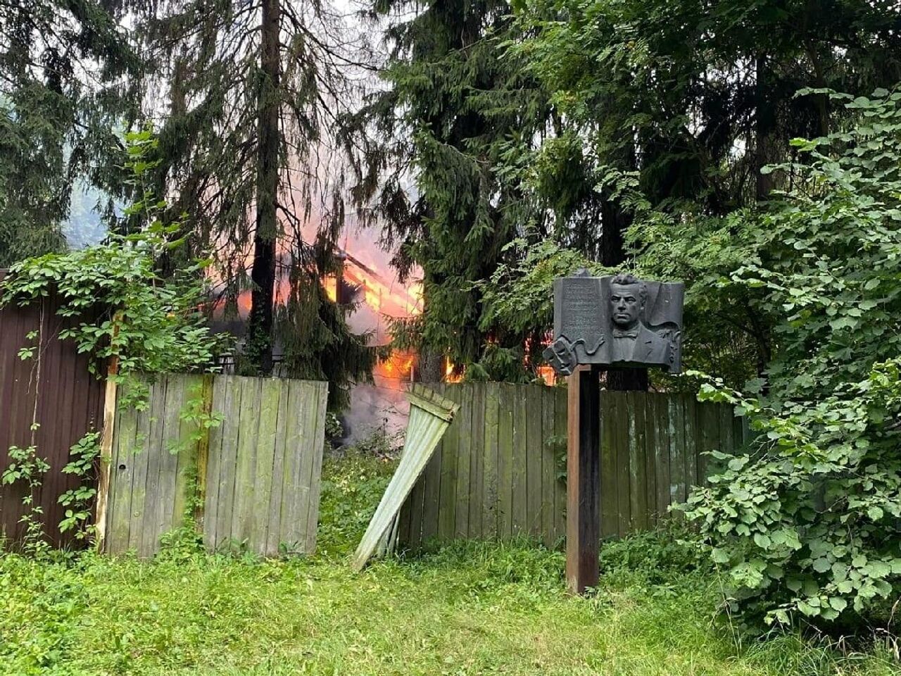 Произошел пожар на старинной даче Мейерхольда и Райх - РИА Новости,  28.07.2022