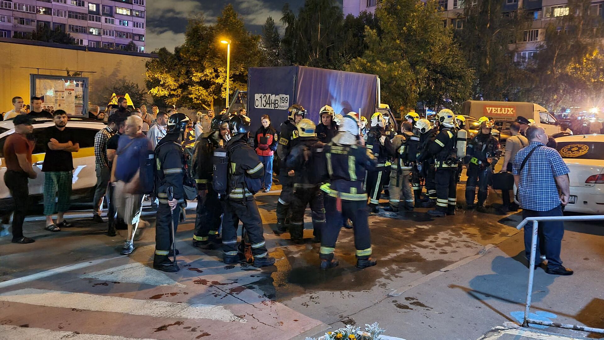 На месте возгорания в хостеле на Алма-Атинской улице в Москве - РИА Новости, 1920, 29.07.2022