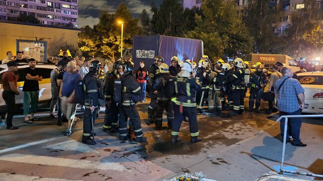 На месте возгорания в хостеле на Алма-Атинской улице в Москве