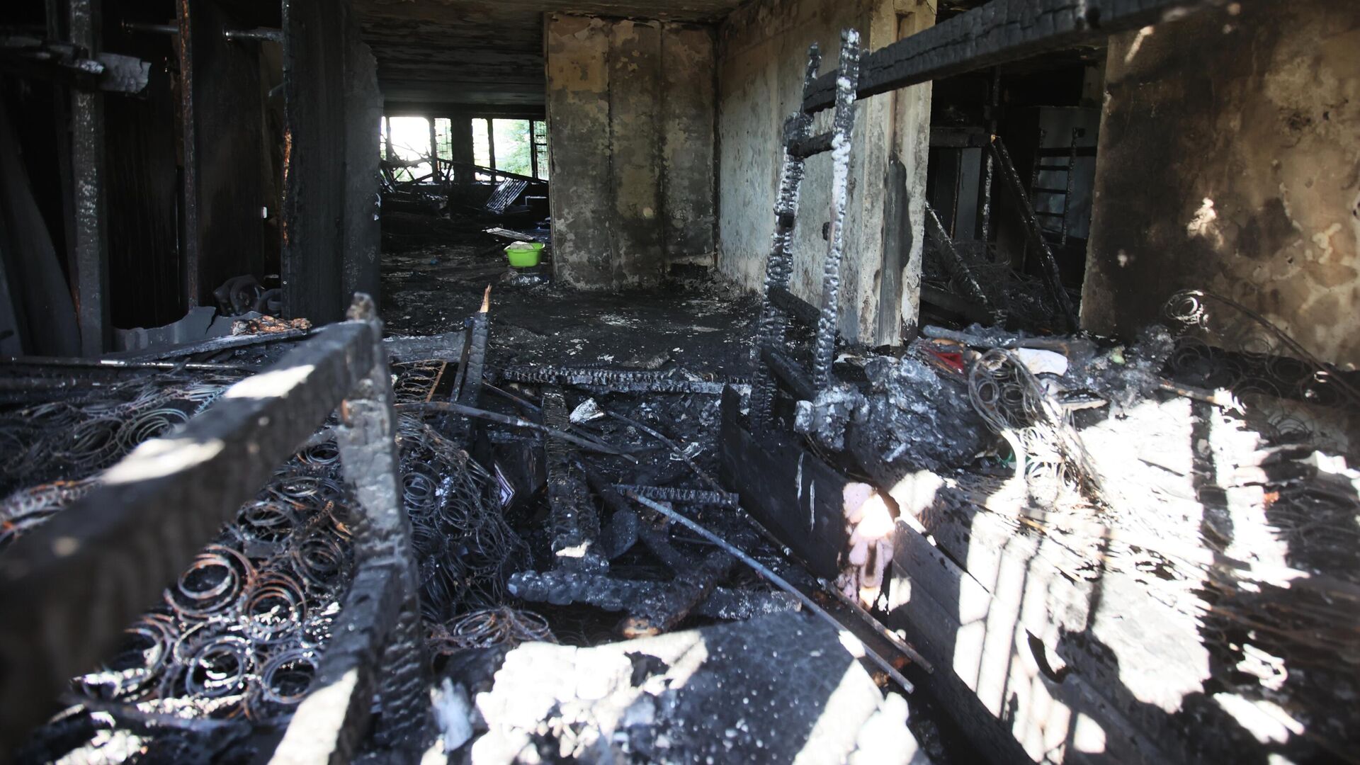 Одна из пострадавших комнат хостела на Алма-Атинской улице, где произошел пожар - РИА Новости, 1920, 29.07.2022