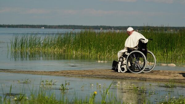 Папа Римский Франциск на озере Святой Анны в Канаде
