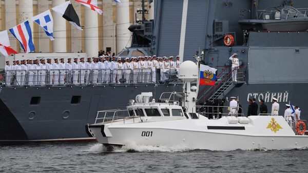 LIVE: Путин принимает участие в праздновании Дня ВМФ в Санкт-Петербурге