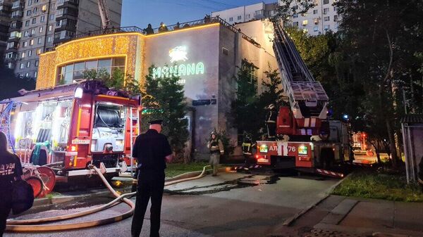 Пожарно-спасательные подразделения на месте возгорания в ресторане Манана