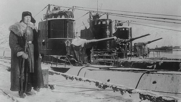 Караул у причала подводных лодок, 1942 год