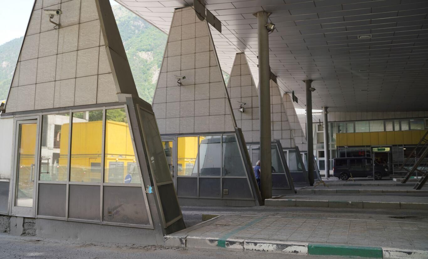 Автомобильный пункте пропуска через государственную границу РФ Верхний Ларс Автомобильный пункте пропуска через государственную границу РФ Верхний Ларс - РИА Новости, 1920, 01.08.2022