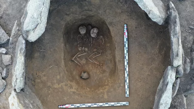 1806451776_0:160:3072:1888_640x0_80_0_0_