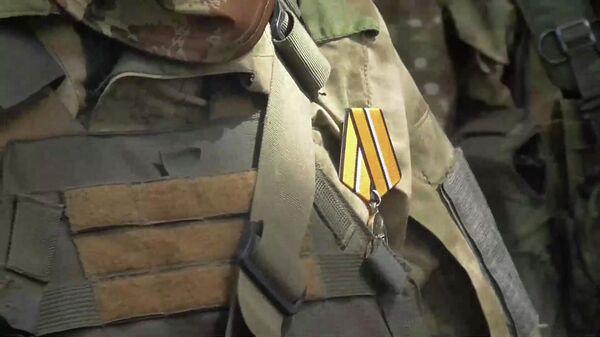Награждение российских военных орденами и медалями на передовой в Запорожской области