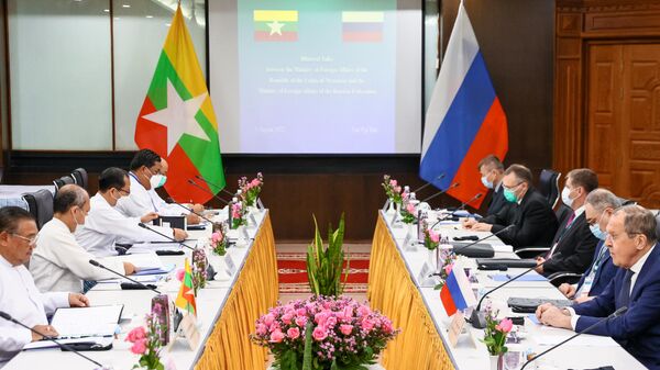Лидер Мьянмы предложил Лаврову открыть два новых консульства в России