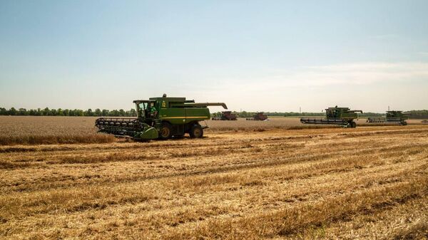 Сбор урожая зерна в Карачаево-Черкесии