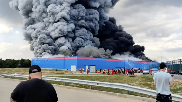 Пожар на складе Ozon в Подмосковье. Кадр из видео очевидца
