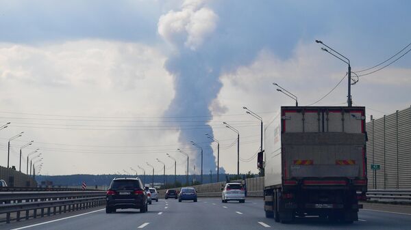 Столб дыма от пожара на складе OZON в Подмосковье