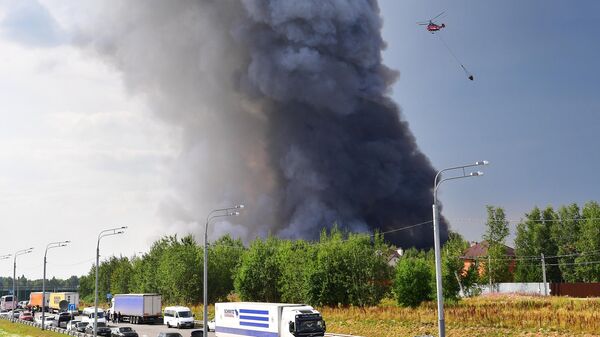 Столб дыма от пожара на складе OZON в Подмосковье