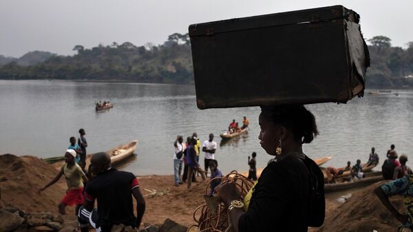 Переход через реку Мбому в Бангасу, Центральноафриканская Республика