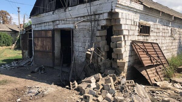 Последствия удара ВСУ американскими артснарядами по фермерскому хозяйству в Каменке-Днепровской в Запорожской области