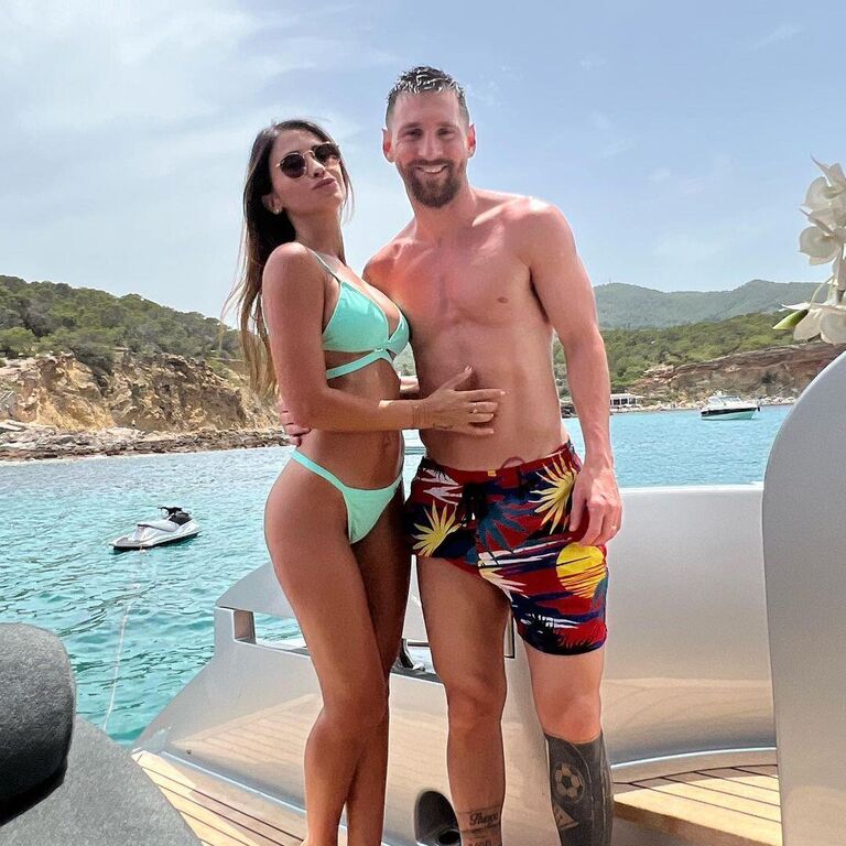 Әдемі сексуалды туникалардың, топтардың және мерекелік көйлектердің каталогтары Бірінші рет топтық секс