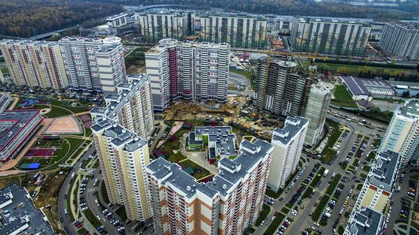 Вид с высоты на жилой квартал в Московской области