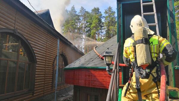 Тушение пожара в придорожное кафе возле Тольятти