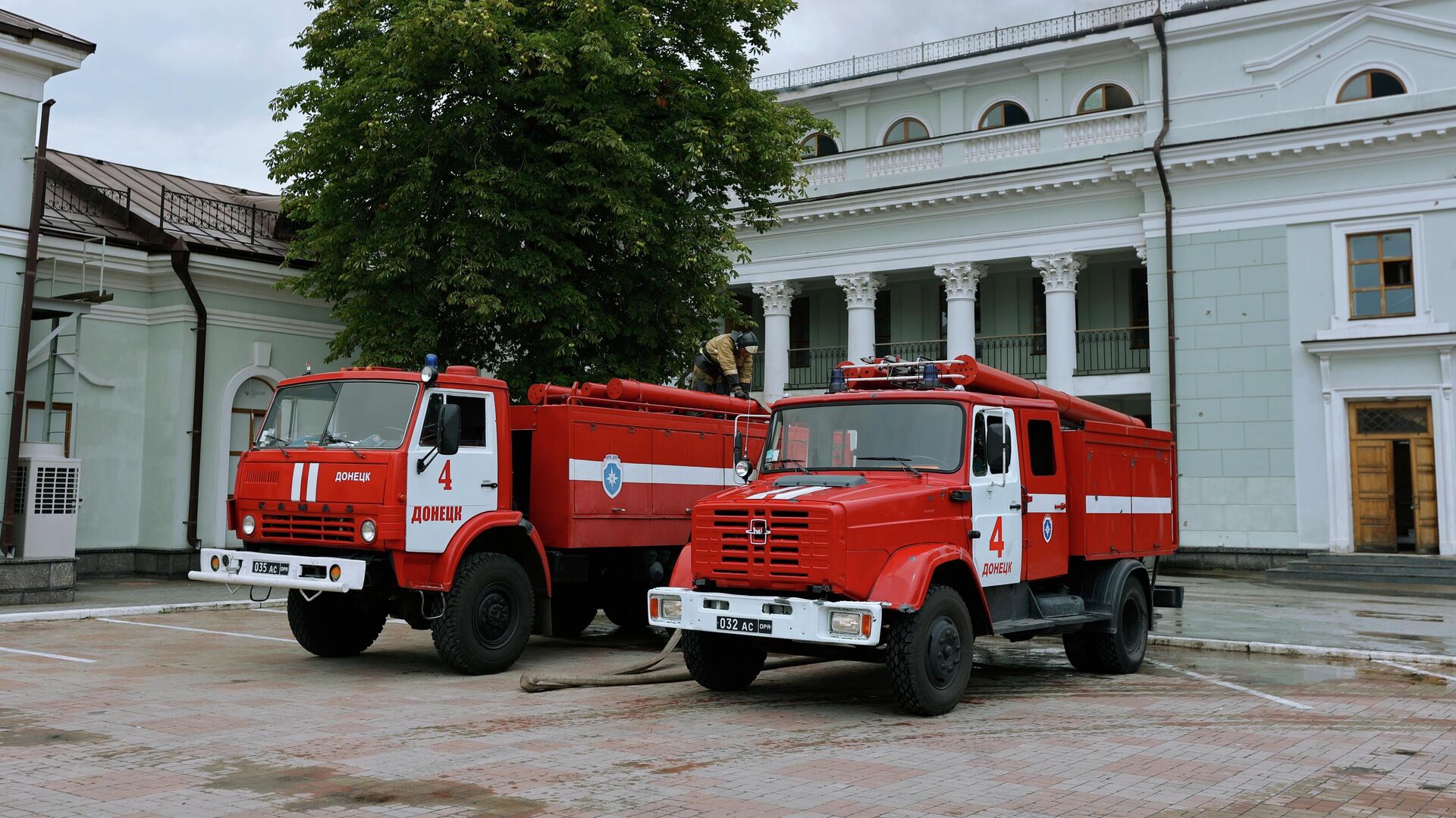 В Донецке загорелся торговый центр 