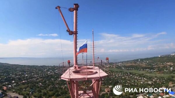 Российский триколор установили на телевышке в городе Днепрорудное в Запорожской области