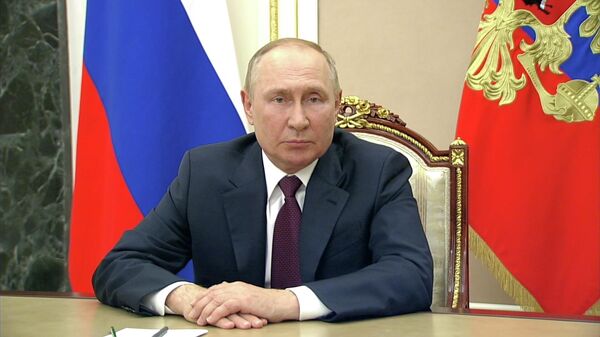 Крепкого здоровья и благополучия – Путин поздравил с днем железнодорожника