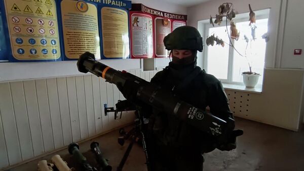 Военные РФ продемонстрировали трофейное оружие, захваченное в ходе боев на Изюмском направлении