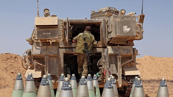 Израильский военный на границе с сектором Газа