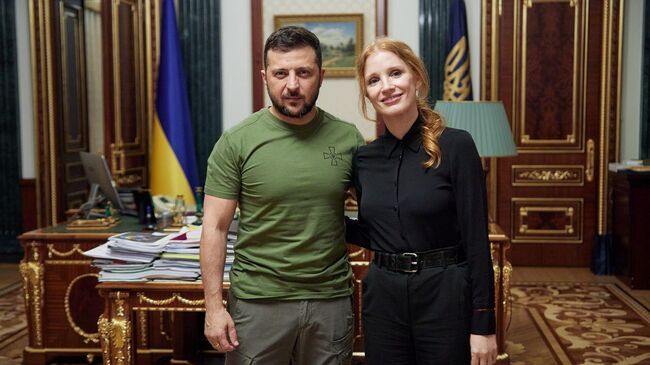 Владимир Зеленский и американская актриса Джессика Честейн во время встречи