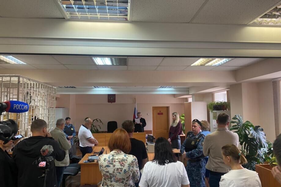 Судья зачитывает приговор Судья зачитывает приговор - РИА Новости, 1920, 22.12.2022