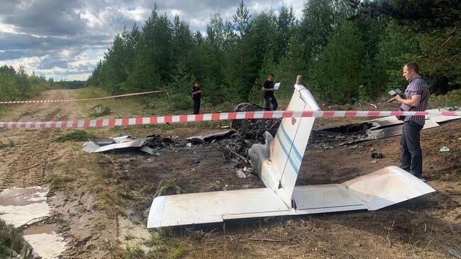 На месте падения легкомоторного самолета Cessna в Коми На месте падения легкомоторного самолета Cessna в Коми