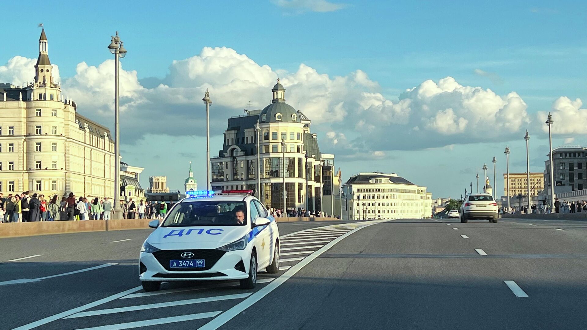 На севере Москвы столкнулись два автомобиля - РИА Новости, 27.08.2023