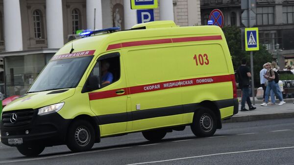 Машина скорой медицинской помощи на улице Москвы